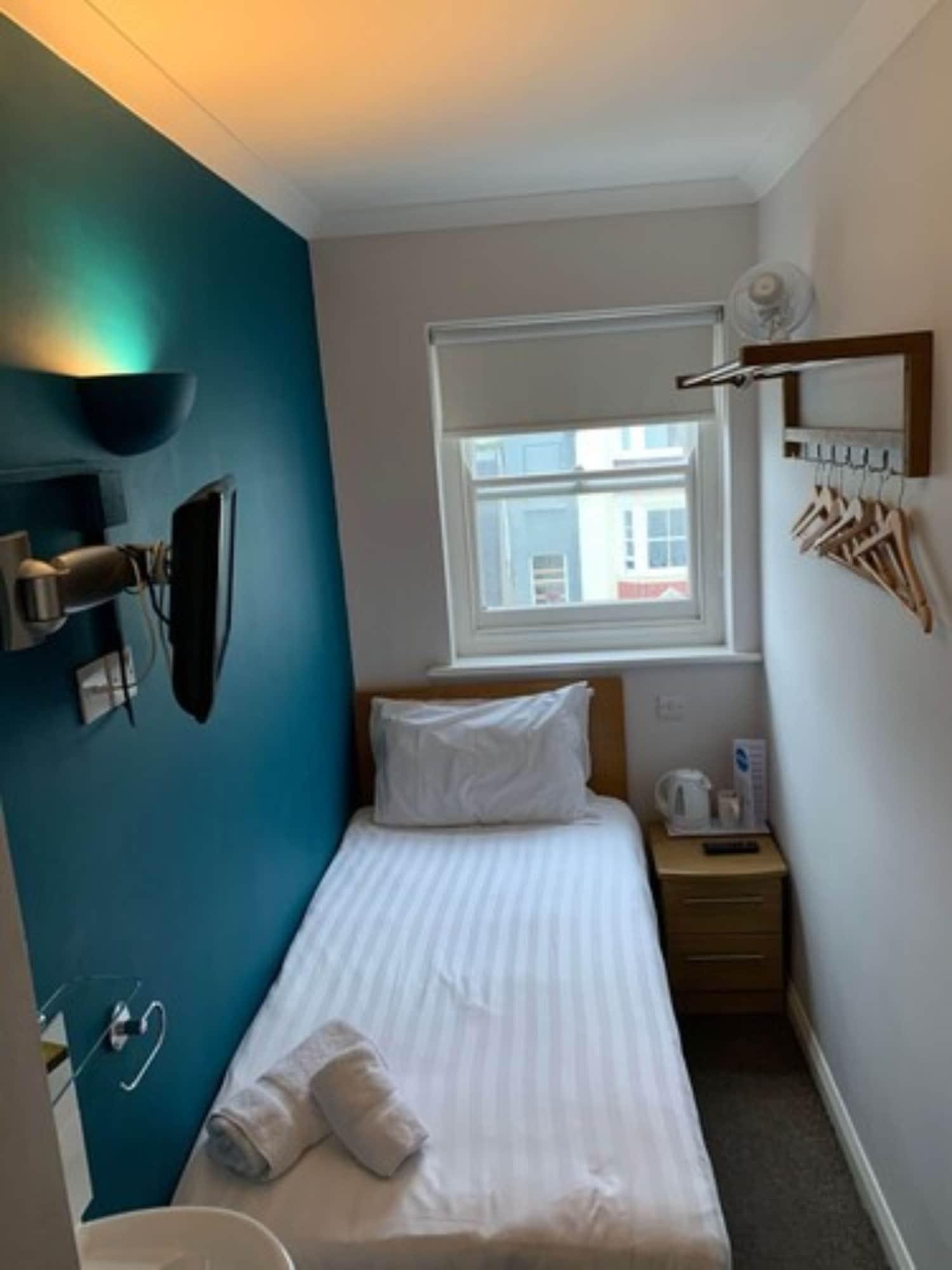 Legends 3* Hove