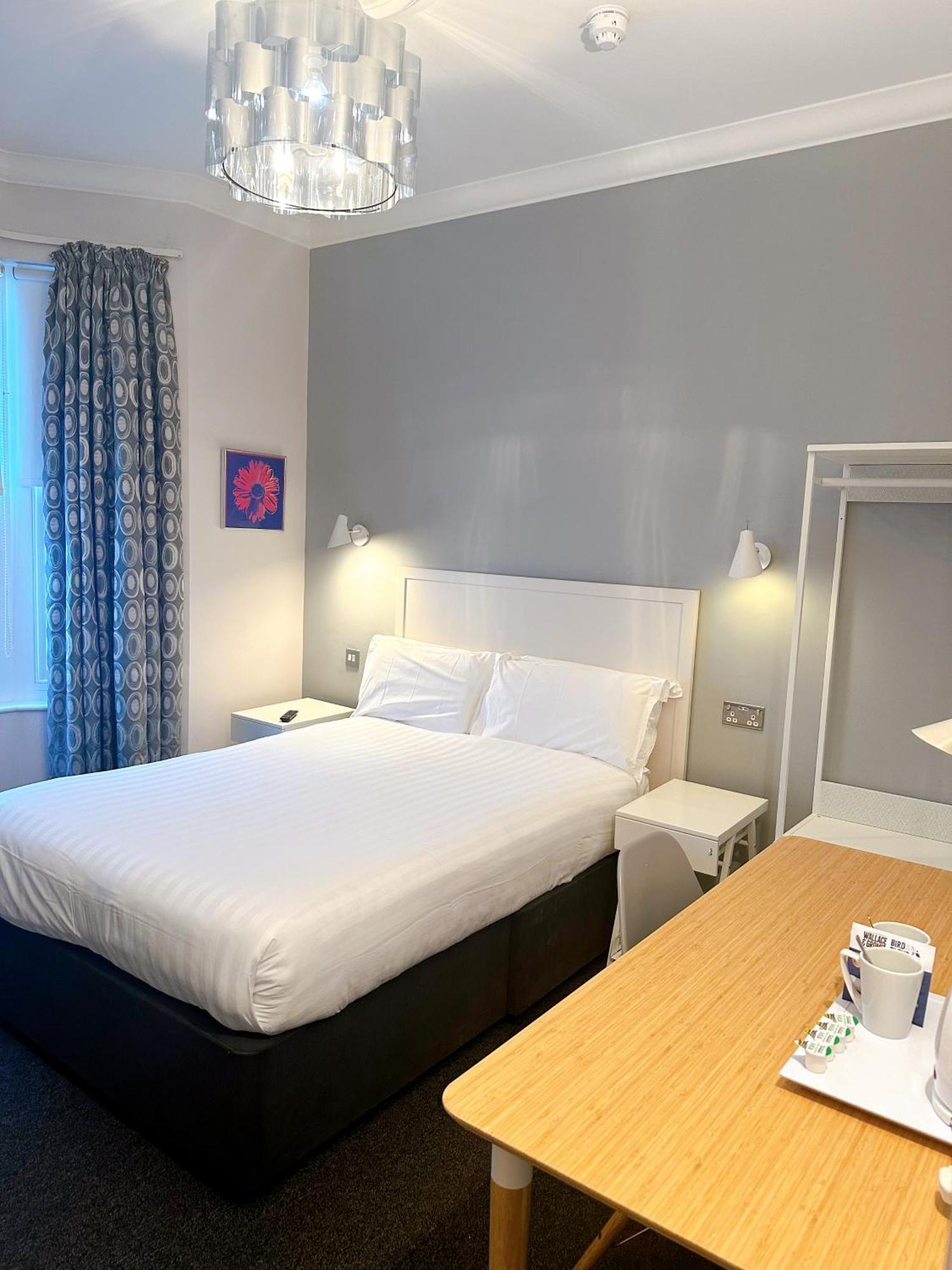 Legends 3* Hove